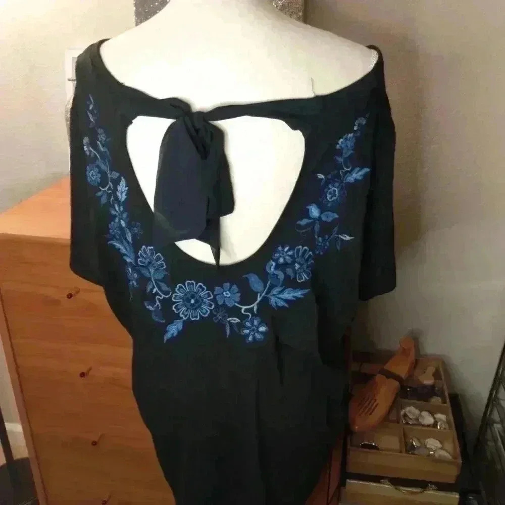 Lane Bryant embroidery with tie back black top sz 22/24